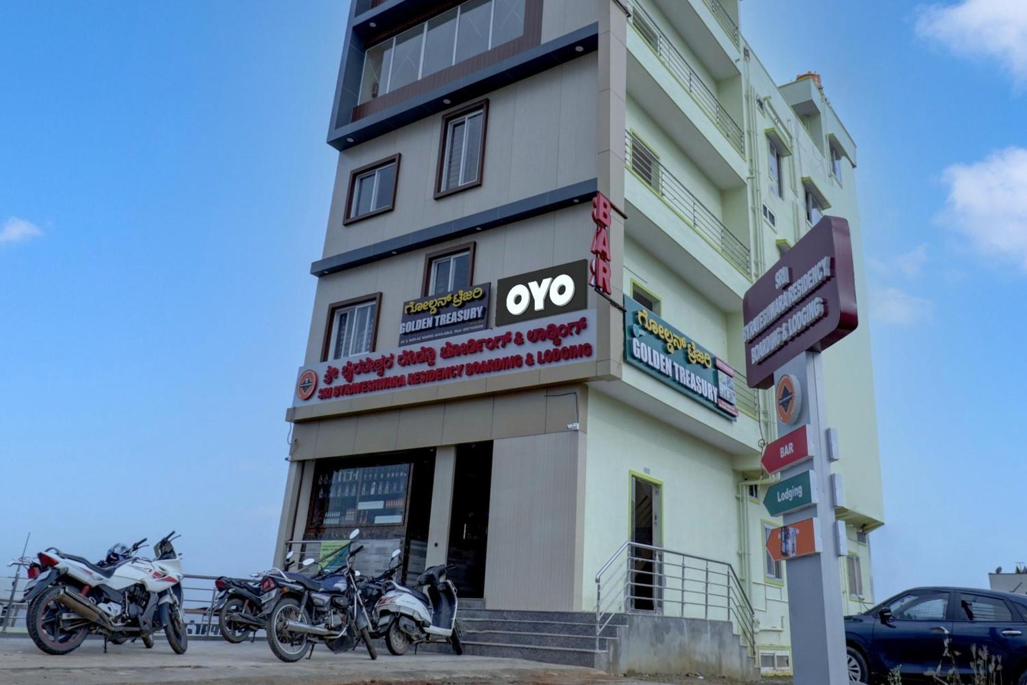 Hotel Oyo Flagship Golden Treasury Bangalore Exterior foto